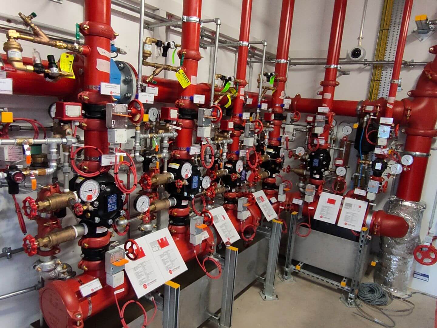 Fire protection sprinkler manifold system