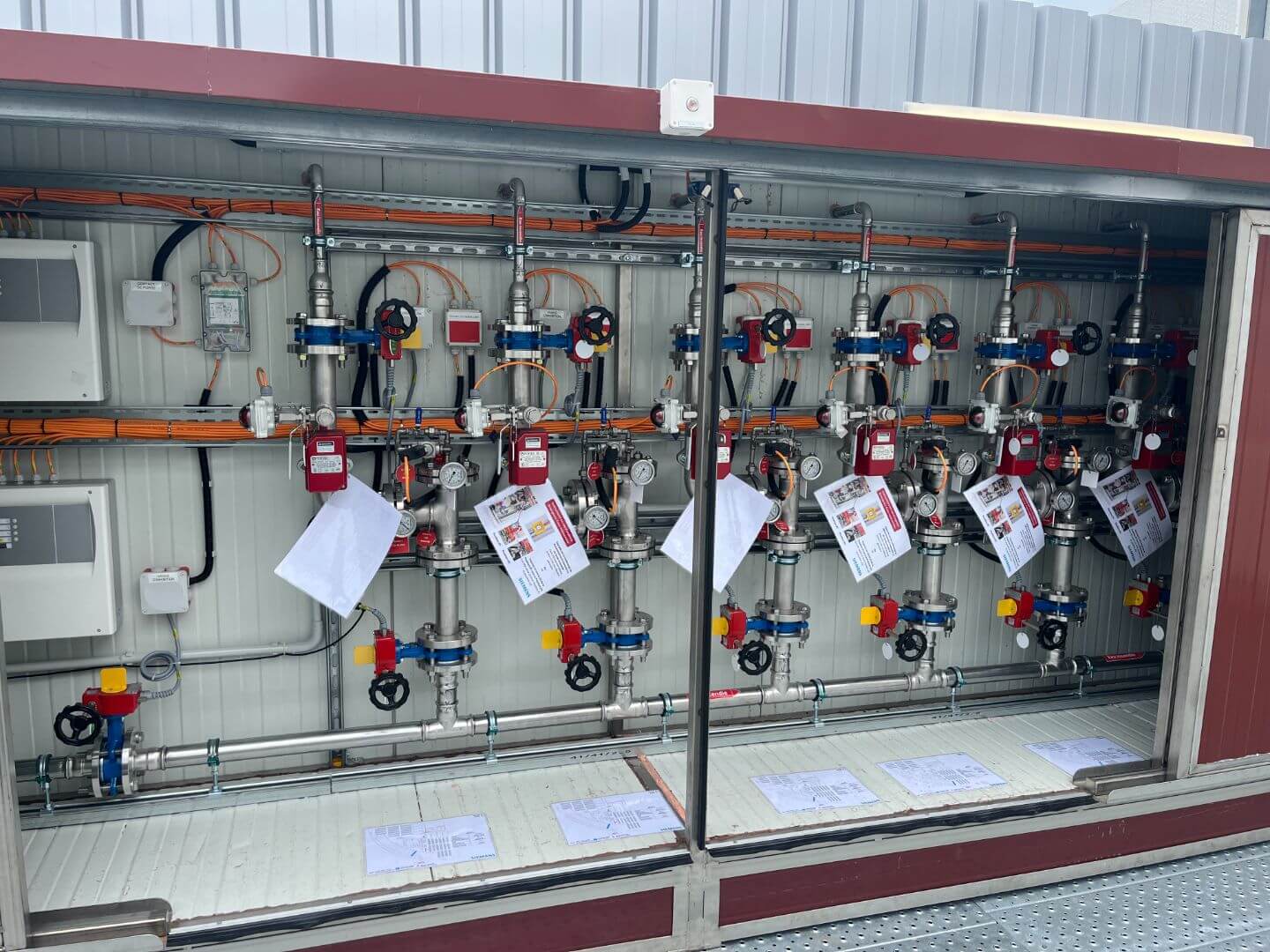Enclosure valve distribution station manifold